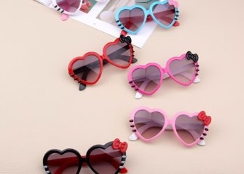 1pcs Kids Heart Sunglasses Lovely Baby Sunglasses Shades for Children Toys