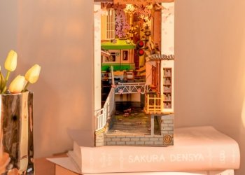 Robotime Rolife DIY Book Nook Japanese Sakura Densya in Books Series Wooden Miniature House with Furniture Dolls Houses