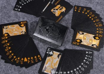 Black Gold Poker Game Magic De-magic Packaging Card Set Waterproof Toys for 6 Year Olds